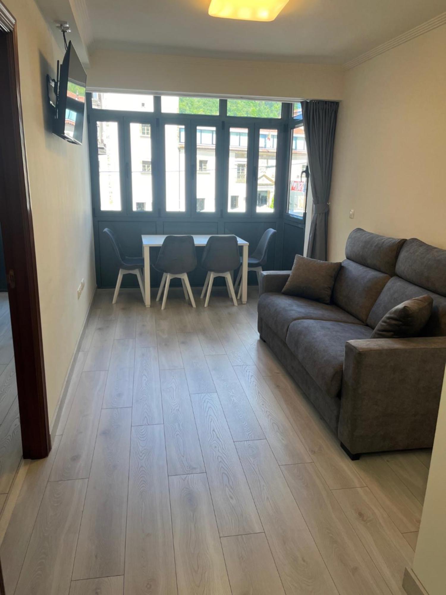 Apartamentos Turisticos Palacio De Meras Tineo Bagian luar foto