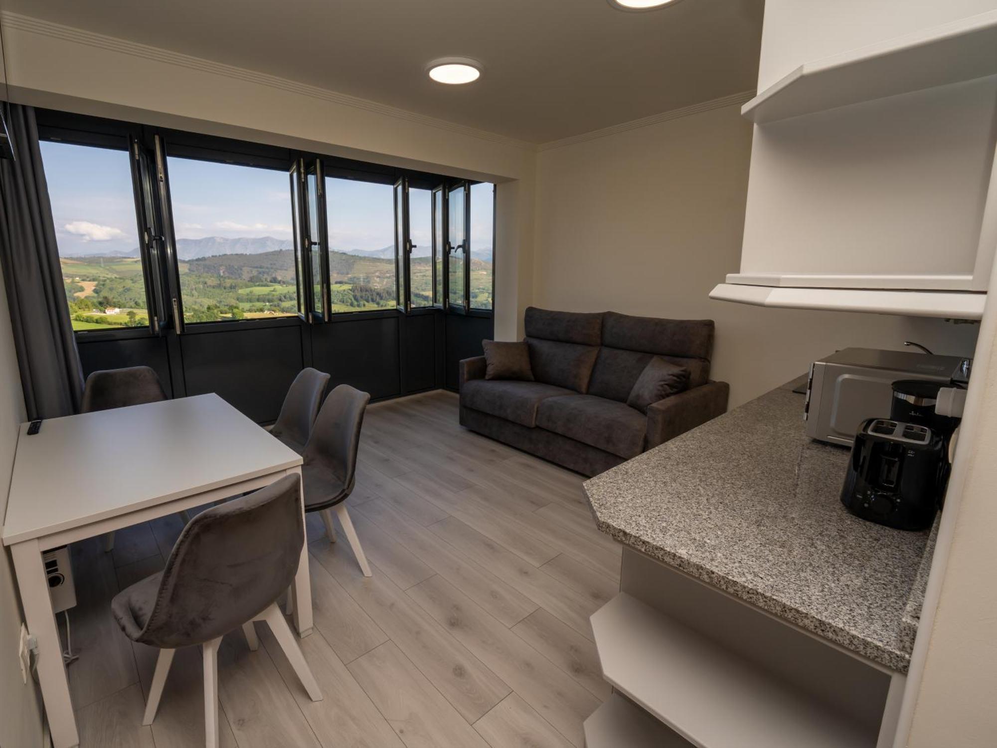 Apartamentos Turisticos Palacio De Meras Tineo Bagian luar foto