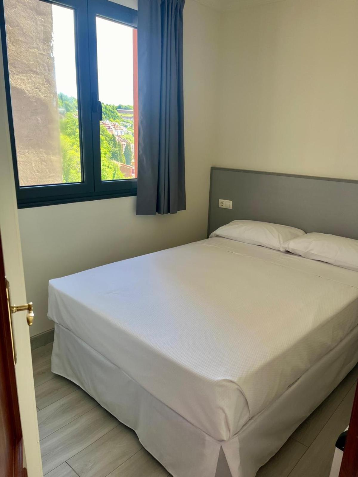 Apartamentos Turisticos Palacio De Meras Tineo Bagian luar foto